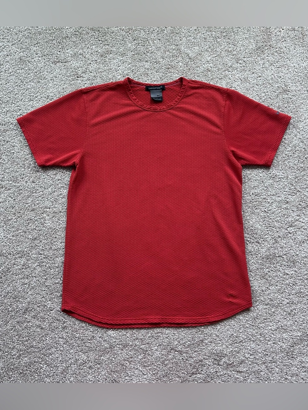 Nike Sphere Dry Fit T-Shirt Men's Medium Red Waffle Knit Short Sleeve Gym Top